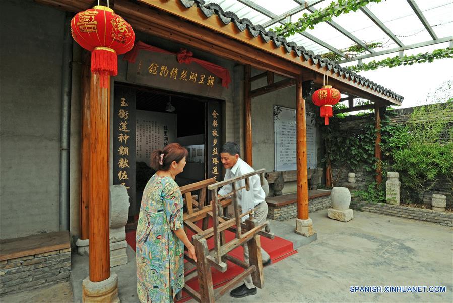 CHINA-ZHEJIANG-MUSEO DE SEDA-SERIE