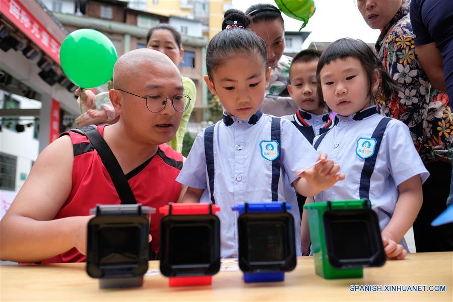 CHINA-GUIZHOU-DIA DEL NIÑO-CELEBRACION