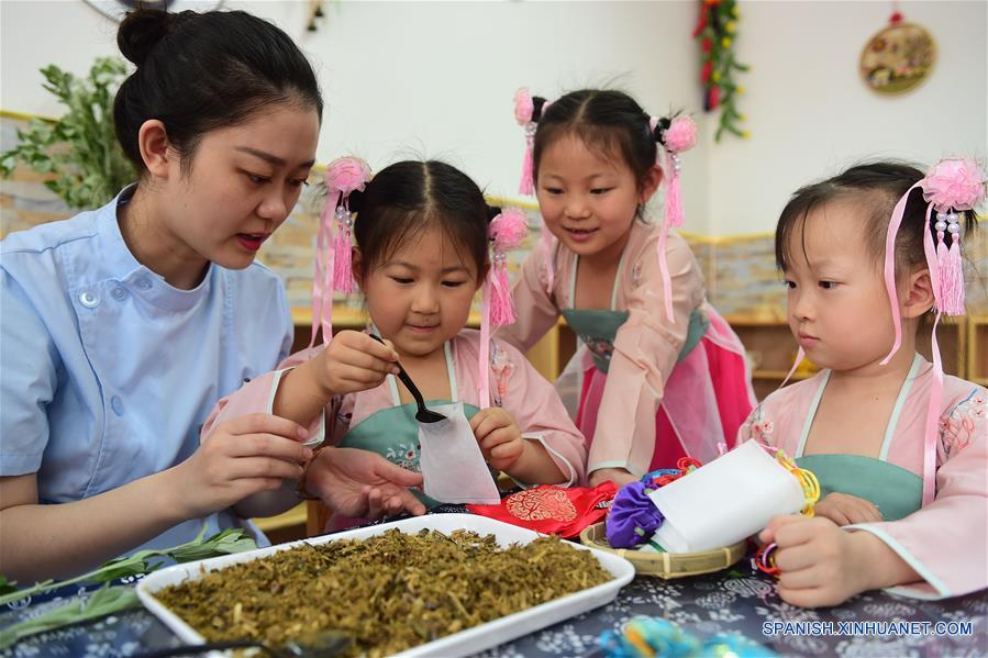 CHINA-HEBEI-FESTIVAL DEL BOTE DEL DRAGON-CELEBRACION 