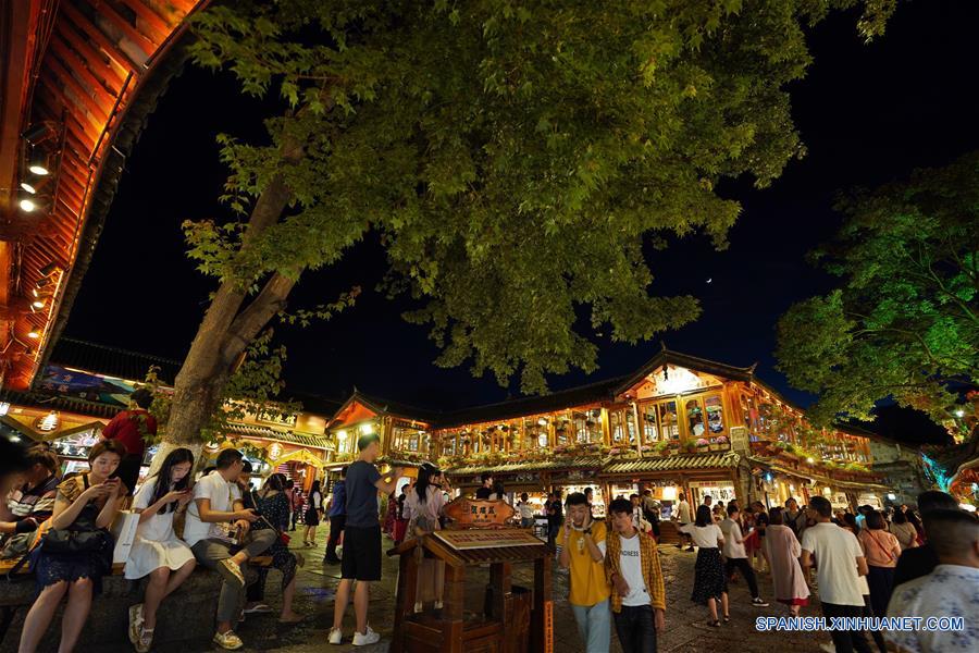 CHINA-YUNNAN-ANTIGUA CIUDAD-PAISAJE NOCTURNO