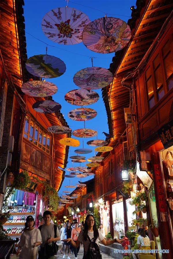 CHINA-YUNNAN-ANTIGUA CIUDAD-PAISAJE NOCTURNO