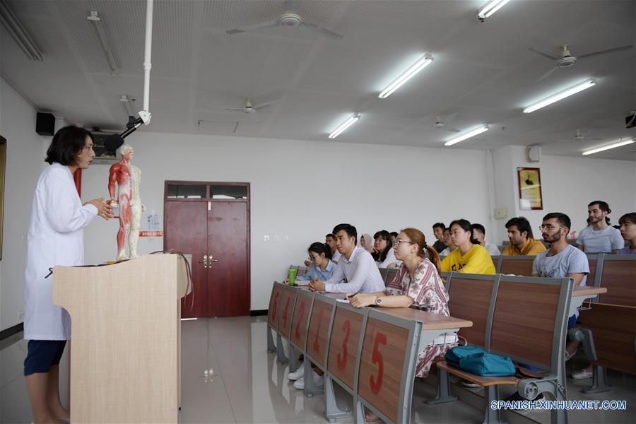 CHINA-SHAANXI-EDUCACION-ACUPUNTURA