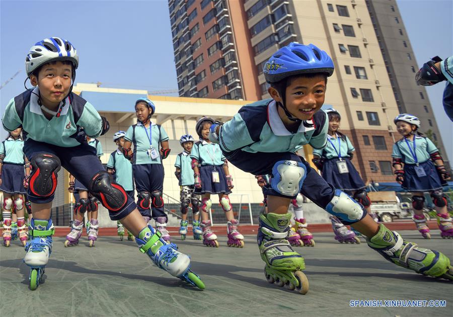 CHINA-HEBEI-PATINAJE SOBRE RUEDAS