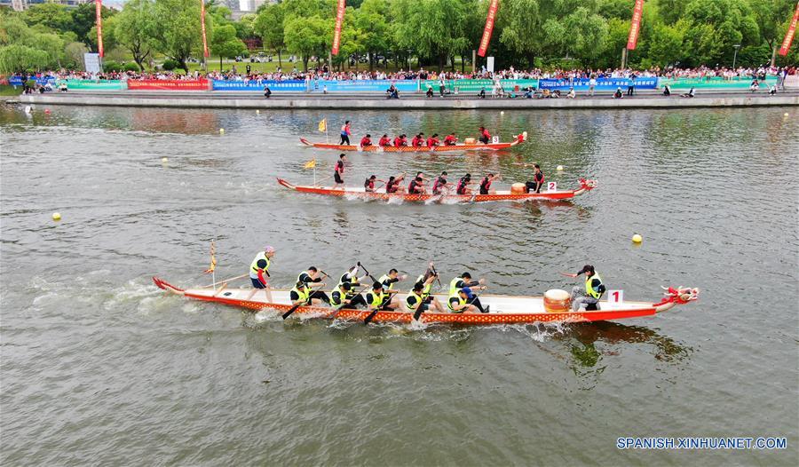 CHINA-JIANGSU-CARRERA DE BOTES DRAGON