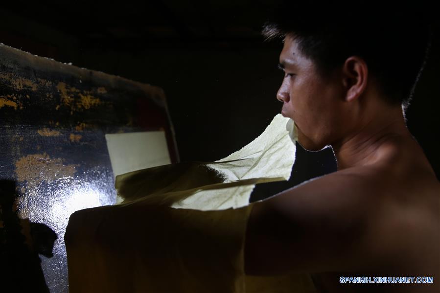 CHINA-HUNAN-FABRICACION DE PAPEL-SERIE