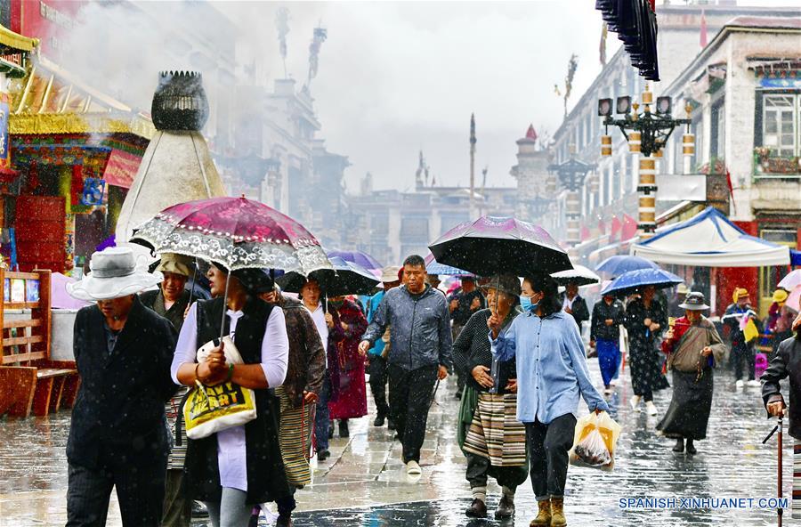 CHINA-LHASA-LLUVIA