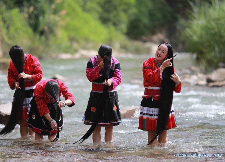 CHINA-GUANGXI-GRUPO ETNICO YAO-CABELLO