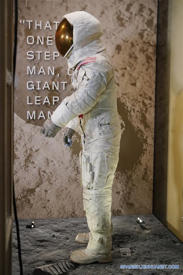EEUU-WASHINGTON-NEIL ARMSTRONG-TRAJE ESPACIAL-APOLO 11-MUESTRA