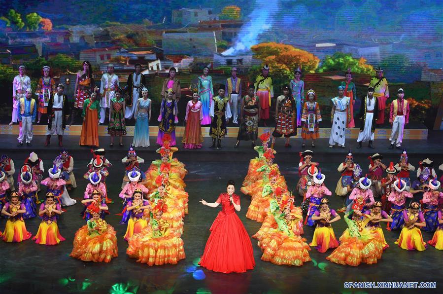 CHINA-GANSU-ACTUACION ARTISTICA