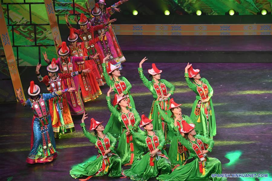CHINA-GANSU-ACTUACION ARTISTICA