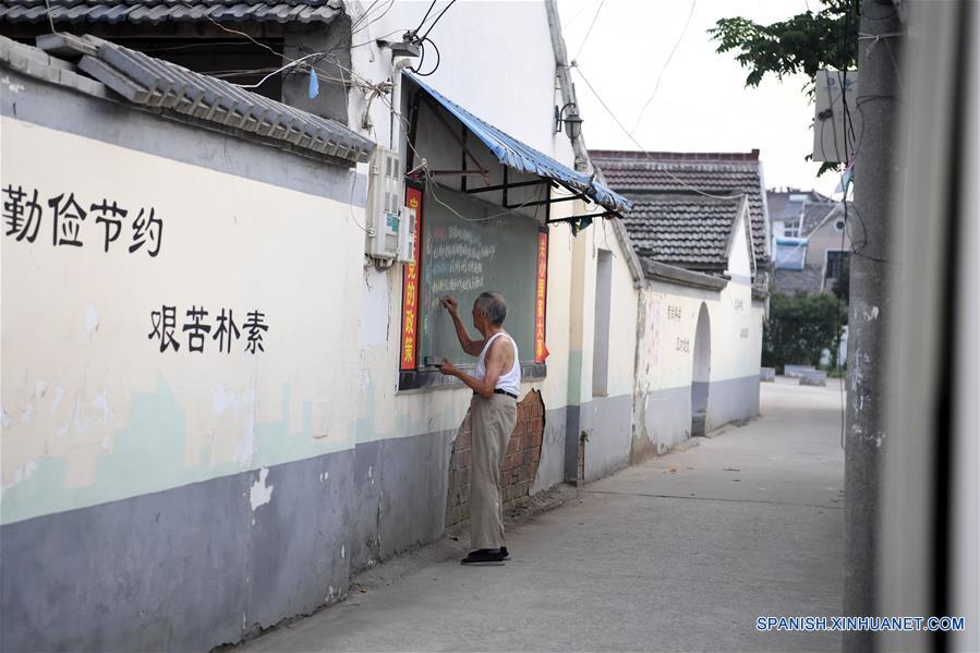 CHINA-ANHUI-ADULTO MAYOR-VOLUNTARIO PARA NIÑOS DEJADOS ATRAS-SERIE 