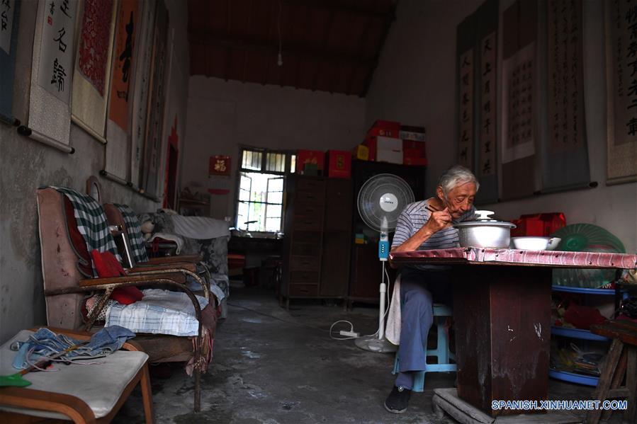 CHINA-ANHUI-ADULTO MAYOR-VOLUNTARIO PARA NIÑOS DEJADOS ATRAS-SERIE 