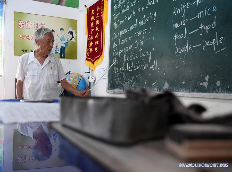 CHINA-ANHUI-ADULTO MAYOR-VOLUNTARIO PARA NIÑOS DEJADOS ATRAS-SERIE 