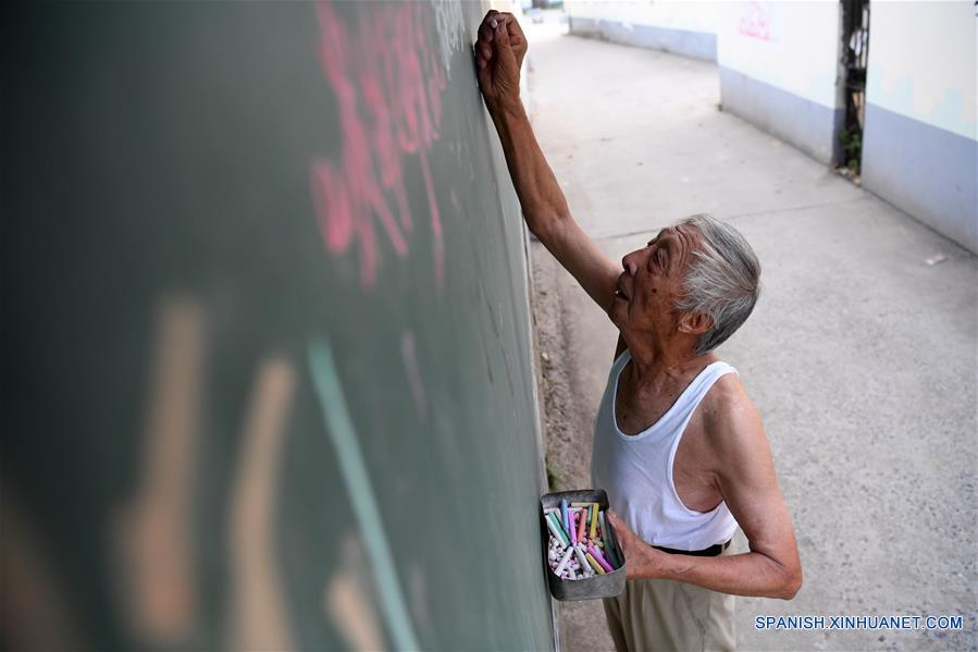 CHINA-ANHUI-ADULTO MAYOR-VOLUNTARIO PARA NIÑOS DEJADOS ATRAS-SERIE 