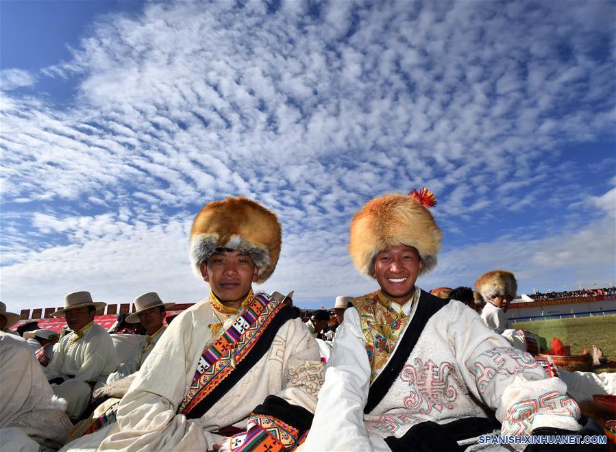 CHINA-NAGQU-TRADICION-SOMBREROS