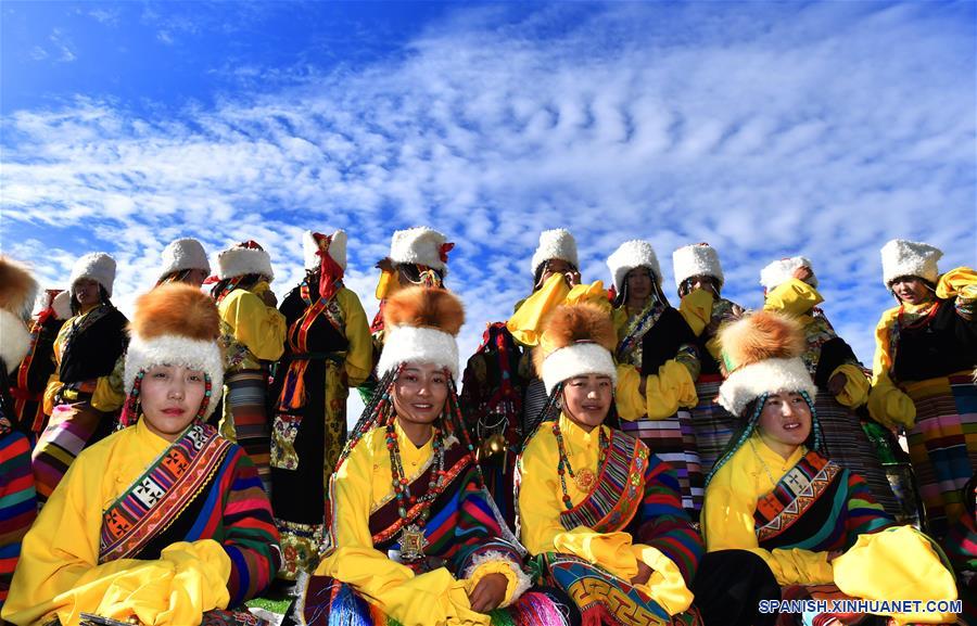 CHINA-NAGQU-TRADICION-SOMBREROS