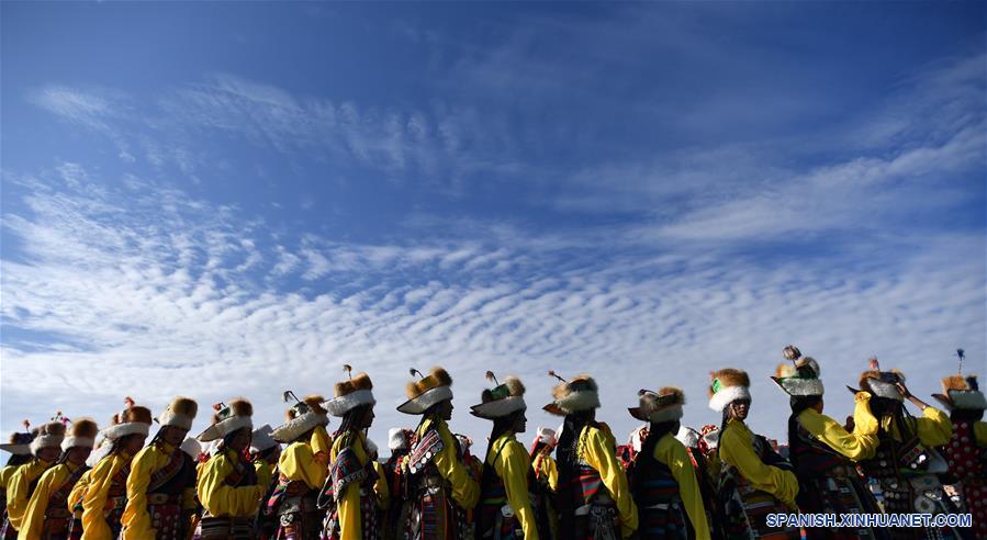 CHINA-NAGQU-TRADICION-SOMBREROS