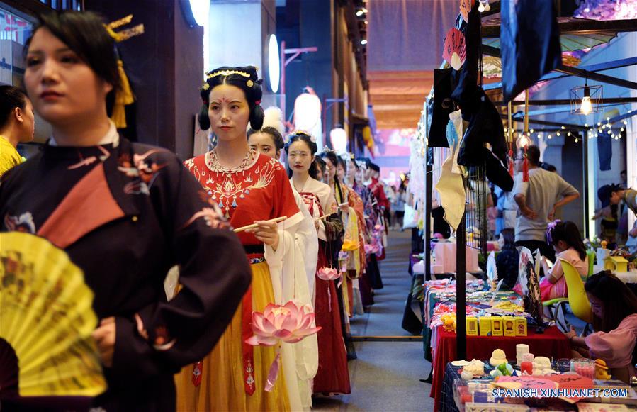 CHINA-SHAANXI-FERIA NOCTURNA