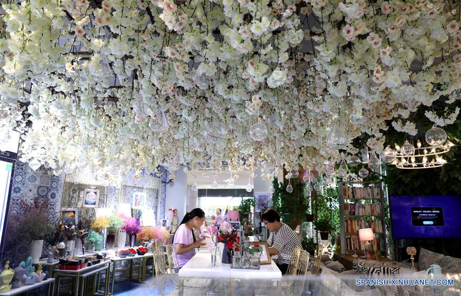 CHINA-HEBEI-FLORES PRESERVADAS 