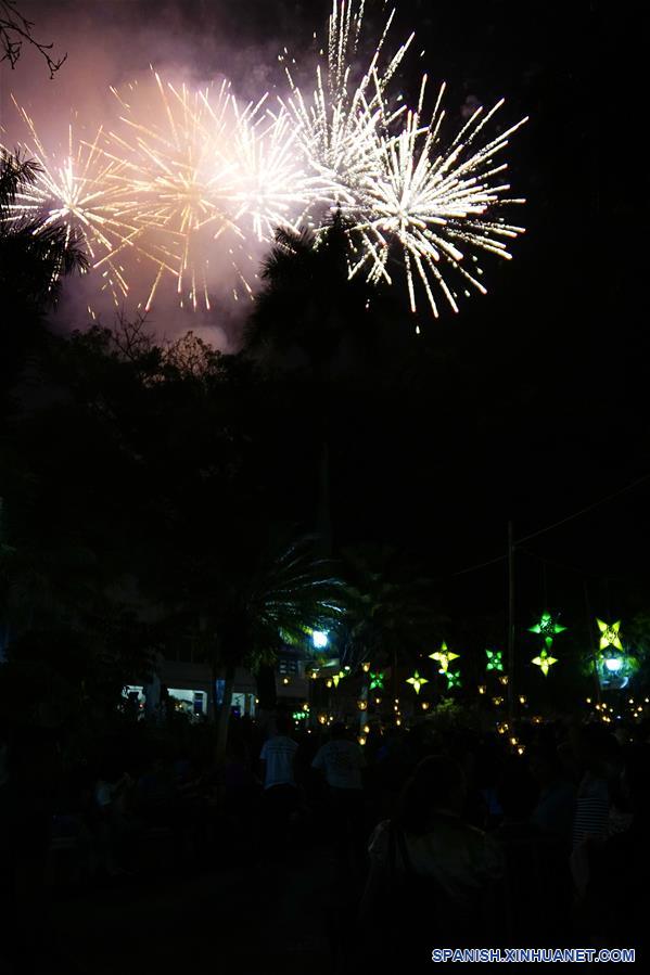 EL SALVADOR-AHUACHAPAN-FESTIVAL DE LOS FAROLITOS