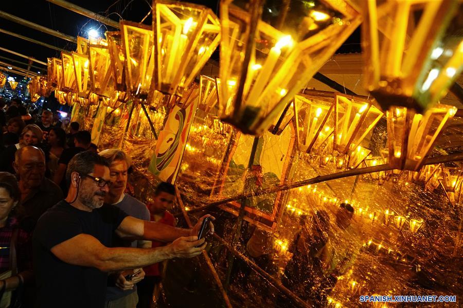 EL SALVADOR-AHUACHAPAN-FESTIVAL DE LOS FAROLITOS