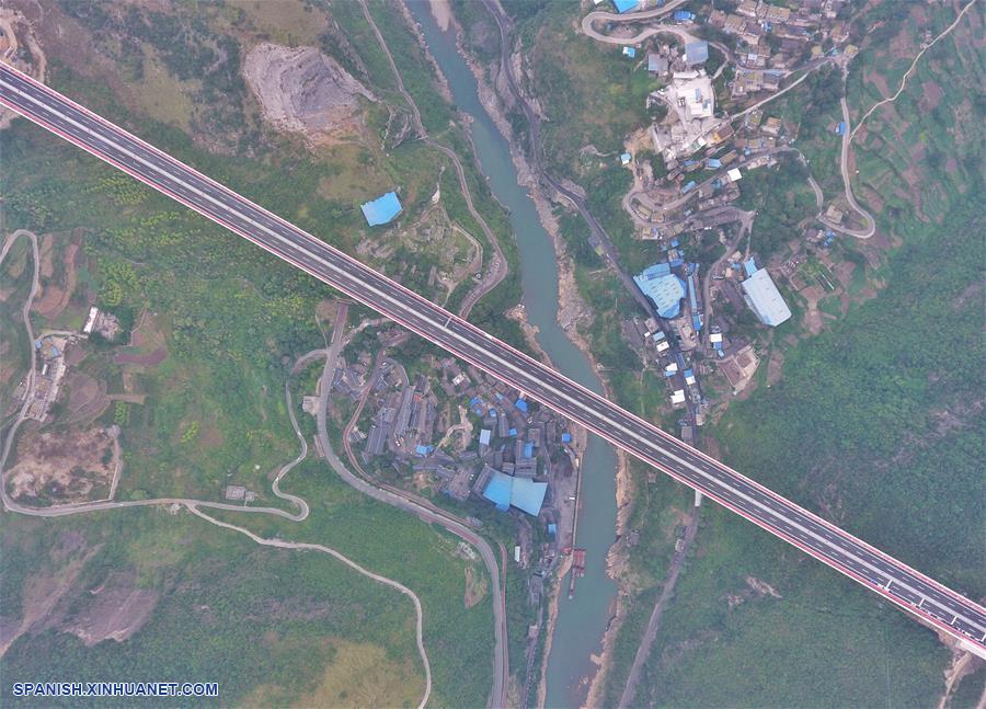 CHINA-SICHUAN-GUIZHOU-RIO CHISHUI-PUENTE