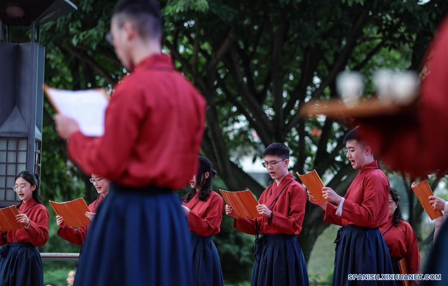 CHINA-SICHUAN-FESTIVAL CHONGYANG-CELEBRACION