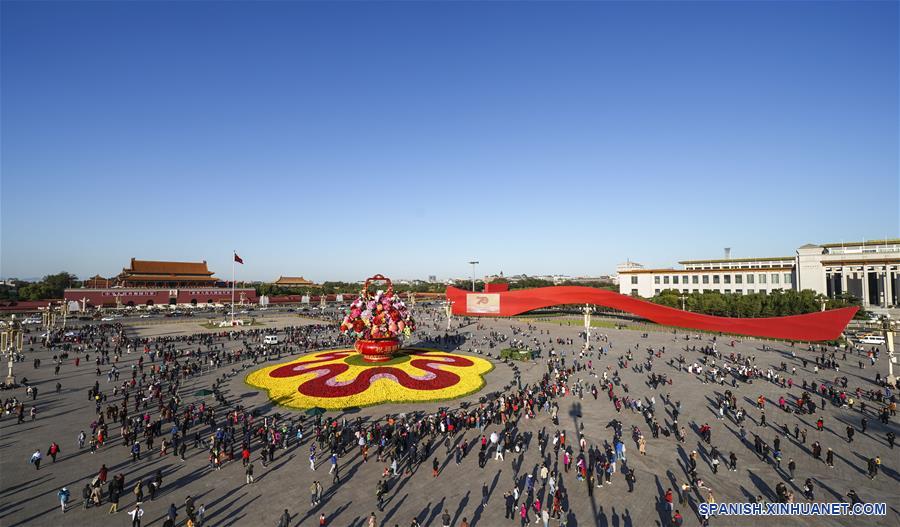 CHINA-BEIJING-PLAZA TIANANMEN-PARTERRES