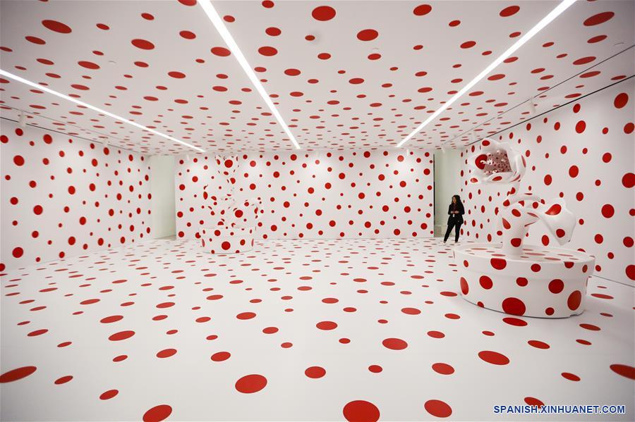 EEUU-LOS ANGELES-YAYOI KUSAMA-INSTALACION DE ARTE