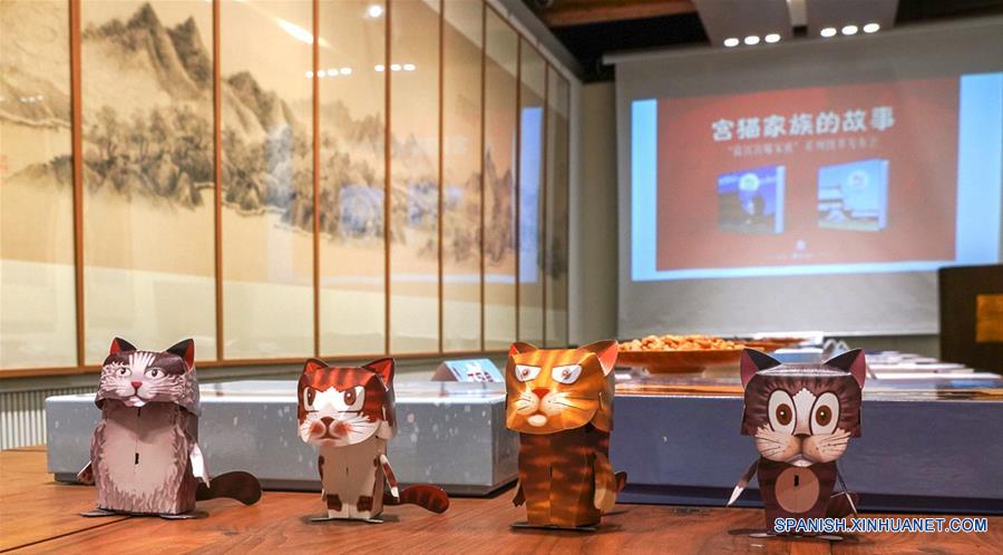 CHINA-CIUDAD PROHIBIDA-FAMILIA DE GATOS REAL-CREACIONES CULTURALES