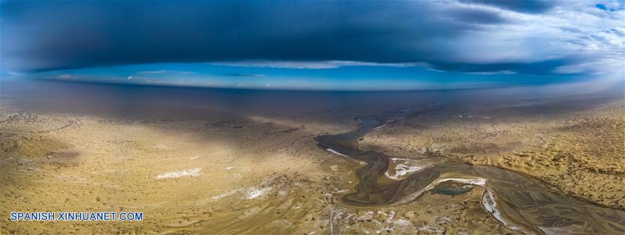 CHINA-XINJIANG-NATURALEZA-RIO KERIYA-SERIE