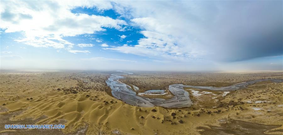 CHINA-XINJIANG-NATURALEZA-RIO KERIYA-SERIE