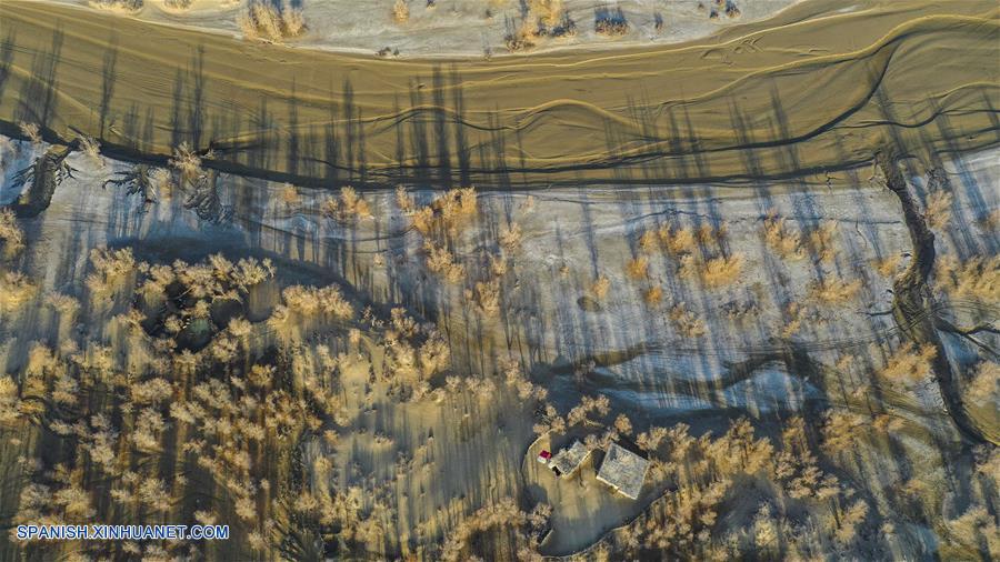 CHINA-XINJIANG-NATURALEZA-RIO KERIYA-SERIE