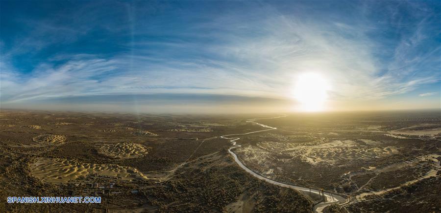 CHINA-XINJIANG-NATURALEZA-RIO KERIYA-SERIE