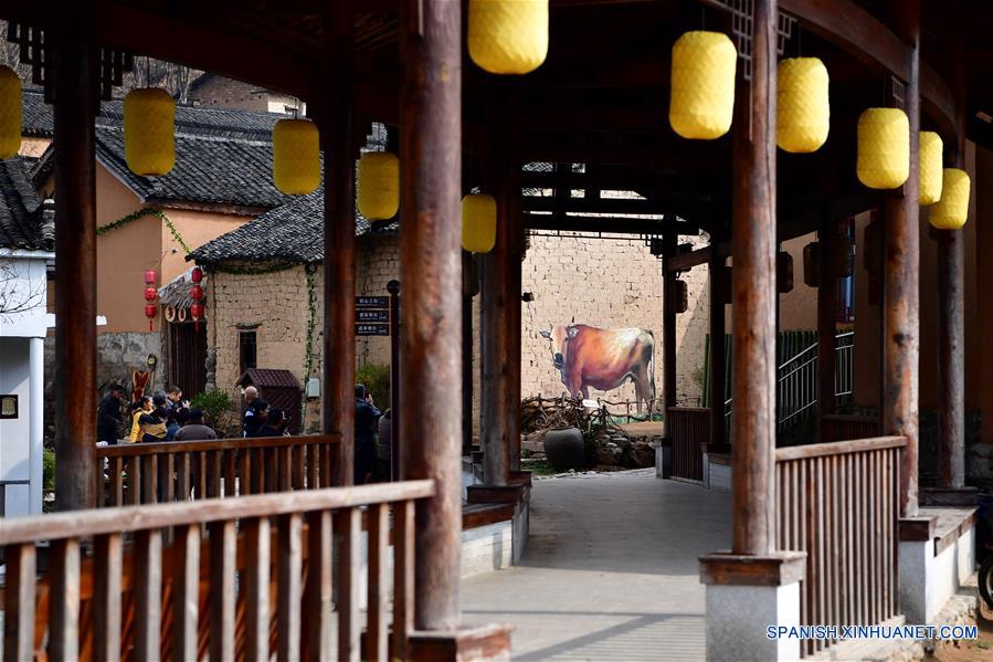 CHINA-HENAN-XINXIAN-ALDEAS-TURISMO