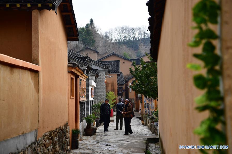 CHINA-HENAN-XINXIAN-ALDEAS-TURISMO