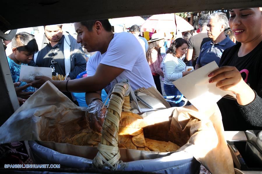 MEXICO-TLAXCALA-FERIA-TACO DE CANASTA