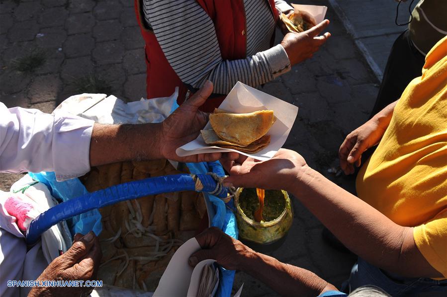 MEXICO-TLAXCALA-FERIA-TACO DE CANASTA