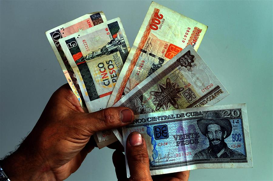 CUBA-HABANA-ECONOMIA-MONEDA