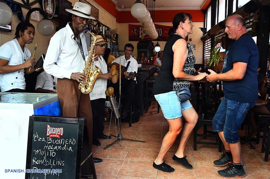 CUBA-HABANA-TRADICIONES-AÑO NUEVO