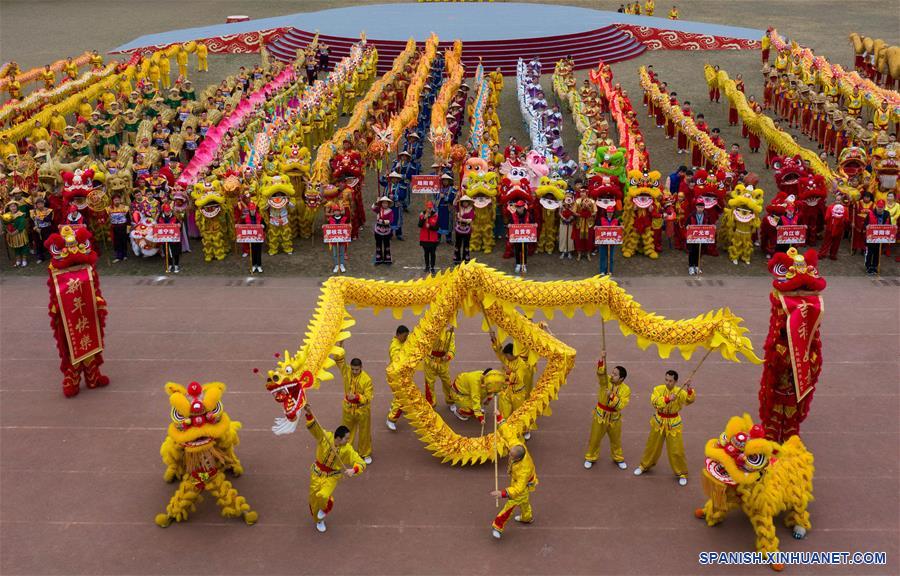 CHINA-SICHUAN-LANGZHONG-DANZA DRAGON Y LEON-FESTIVAL DE PRIMAVERA