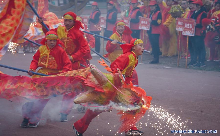 CHINA-SICHUAN-LANGZHONG-DANZA DRAGON Y LEON-FESTIVAL DE PRIMAVERA 