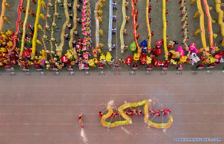 CHINA-SICHUAN-LANGZHONG-DANZA DRAGON Y LEON-FESTIVAL DE PRIMAVERA 