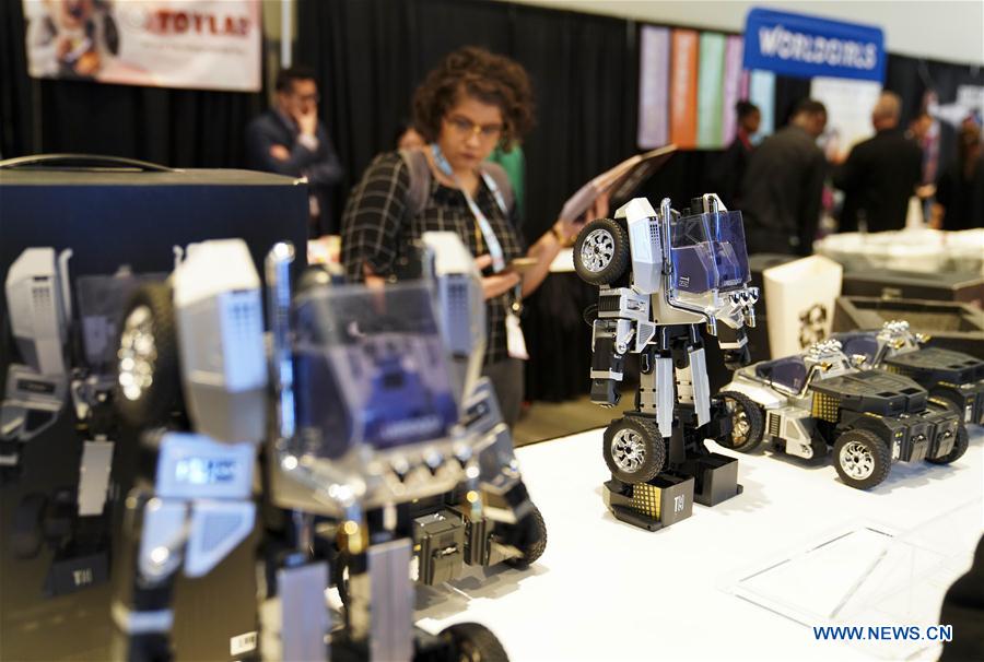 EEUU-NUEVA YORK-FERIA DEL JUGUETE-ROBOT PROGRAMABLE-TECNOLOGIA CHINA-ARRANQUE