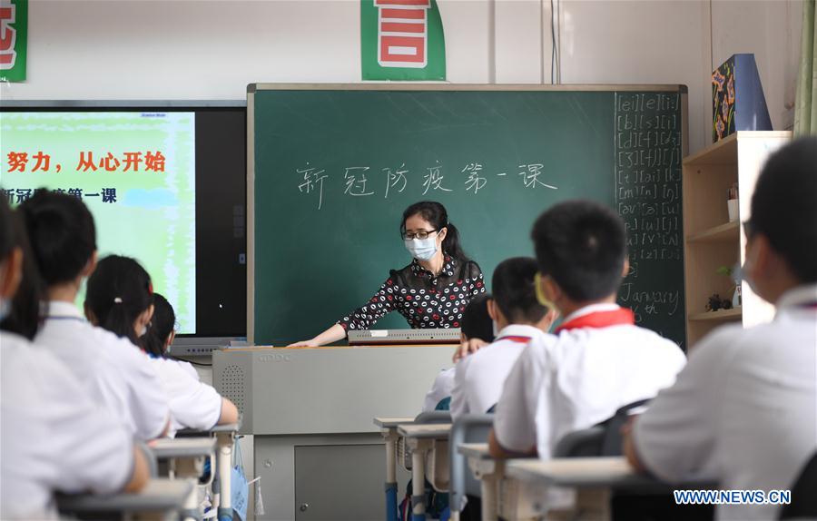 CHINA-GUANGZHOU-COVID-19-ESCUELA-REANUDACION