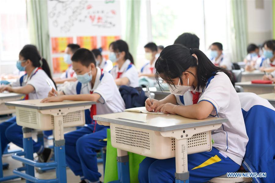 CHINA-GUANGZHOU-COVID-19-ESCUELA-REANUDACION
