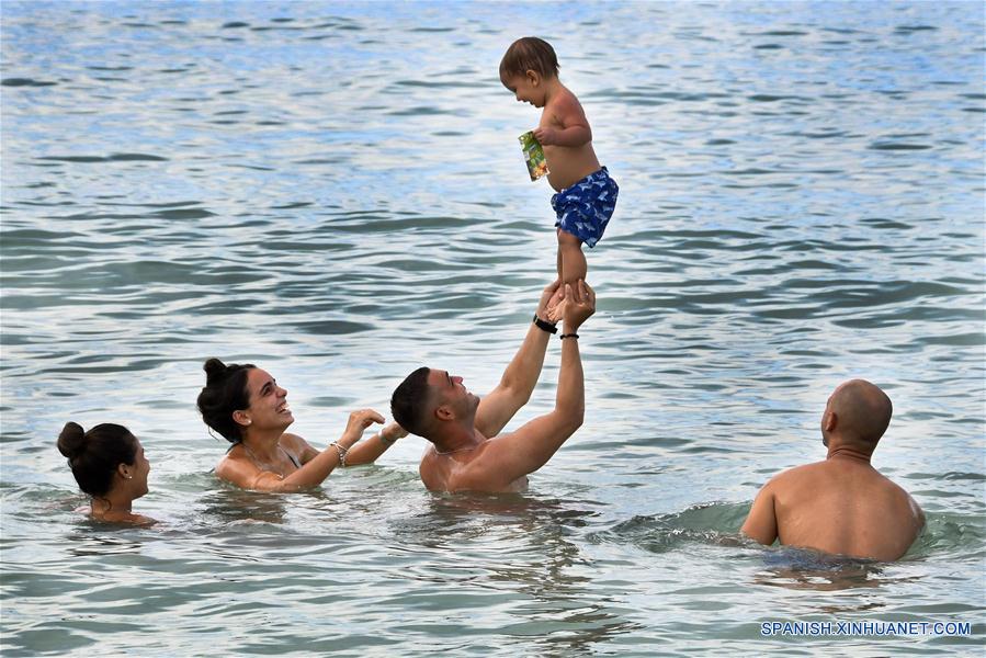 CUBA-HABANA-PLAYA-REAPERTURA
