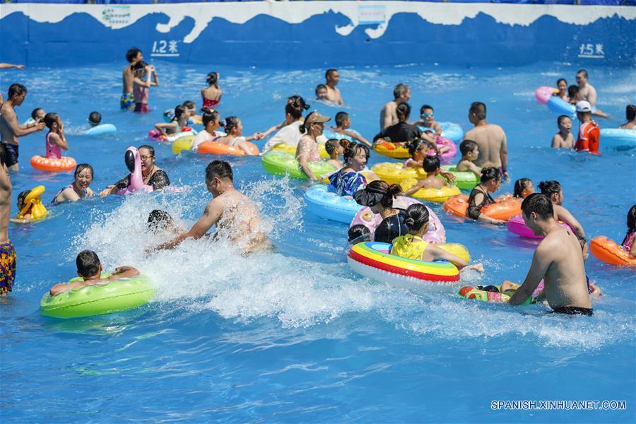 CHINA-CHONGQING-VERANO-TIEMPO LIBRE