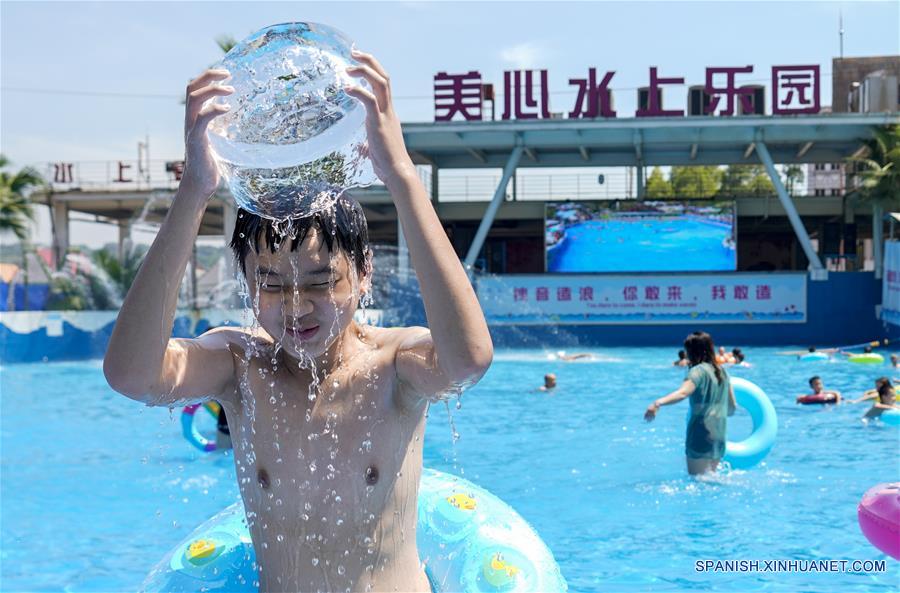 CHINA-CHONGQING-VERANO-TIEMPO LIBRE
