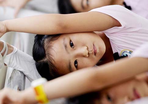 Niñas chinas aprenden danza